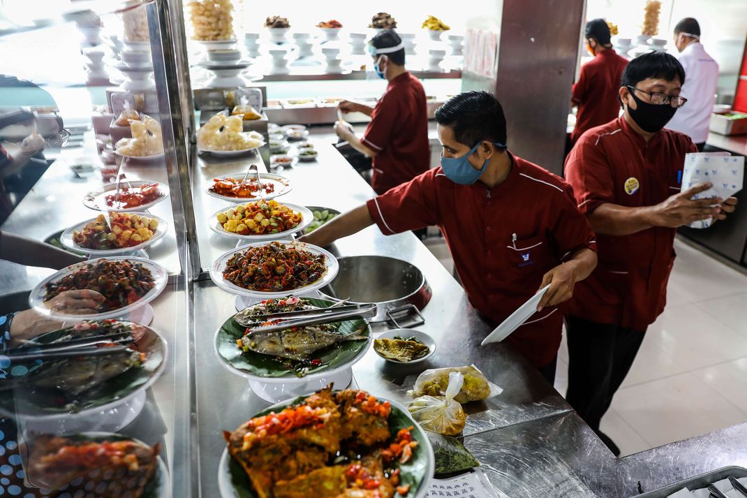 Staff Yang Cekatan